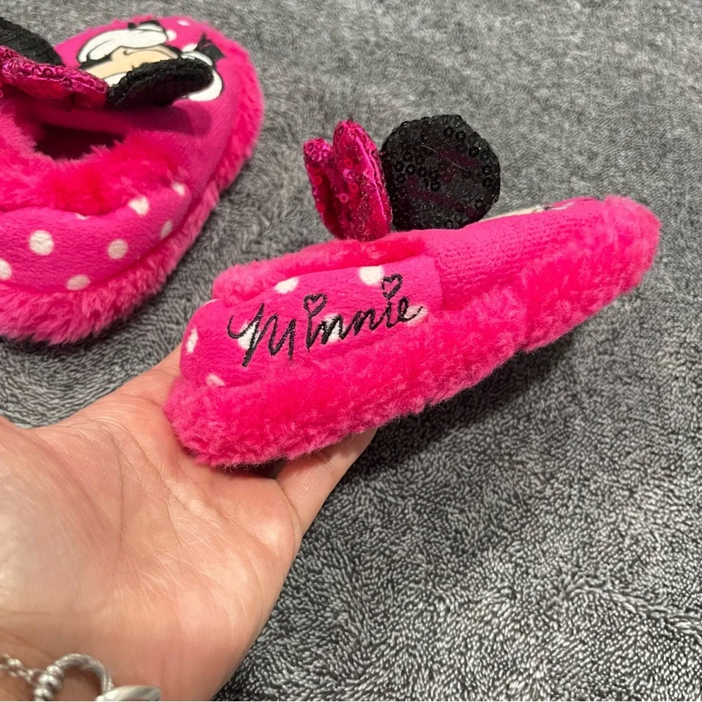 Disney Minnie Mouse toddler girls' slippers in hot pink size 5-6 NWOT